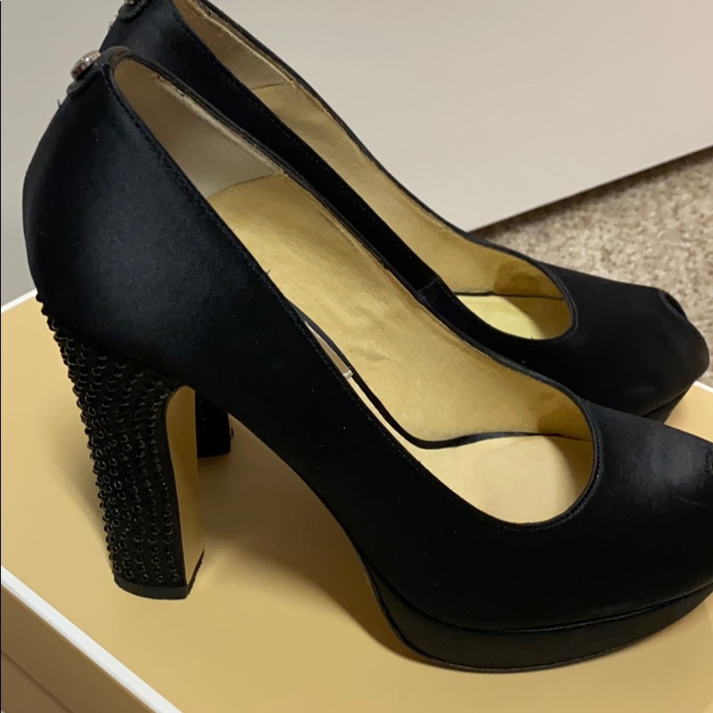 Michael Kors black stain pumps